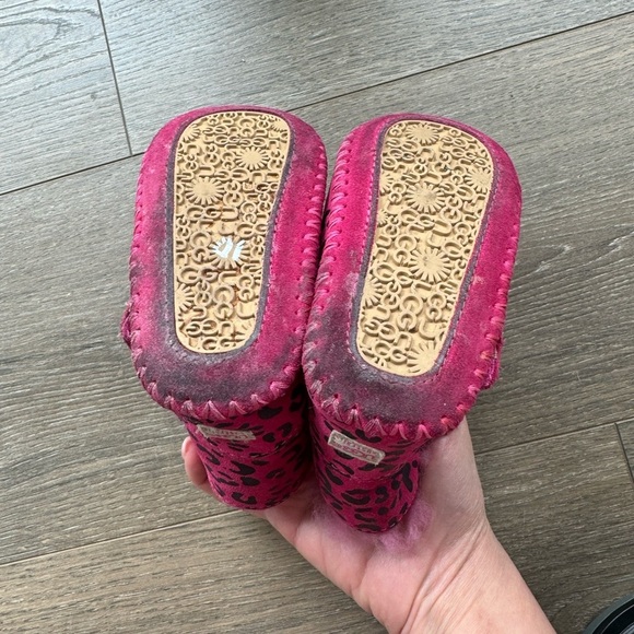 Ugg Pink Leopard Print Boots 2-3 - Picture 3 of 8